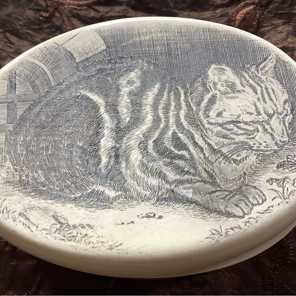 Cat & Mouse Faux Scrimshaw Oval Trinket Box 1990s - Picture 3 of 10